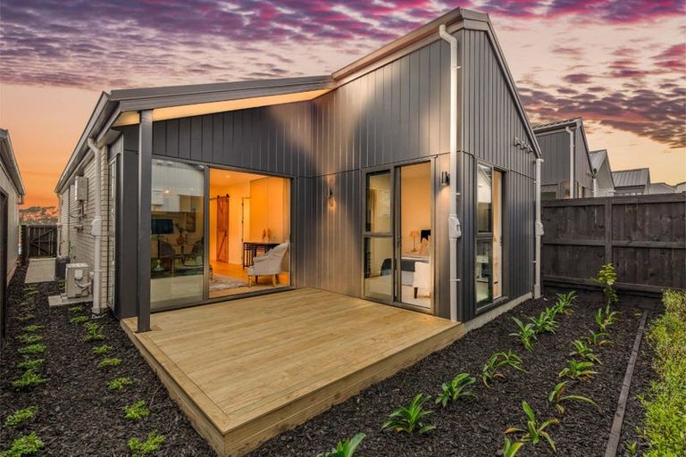 Photo of property in 23 Paretao Street, Massey, Auckland, 0614