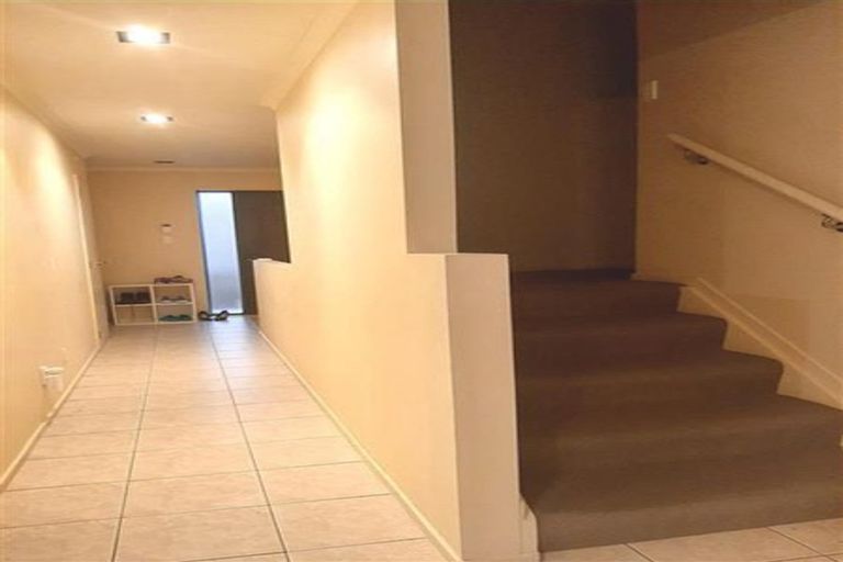 Photo of property in 9 Travis View Drive, Fairview Heights, Auckland, 0632