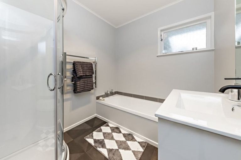 Photo of property in 6 Lawrence Crescent, Hillpark, Auckland, 2102