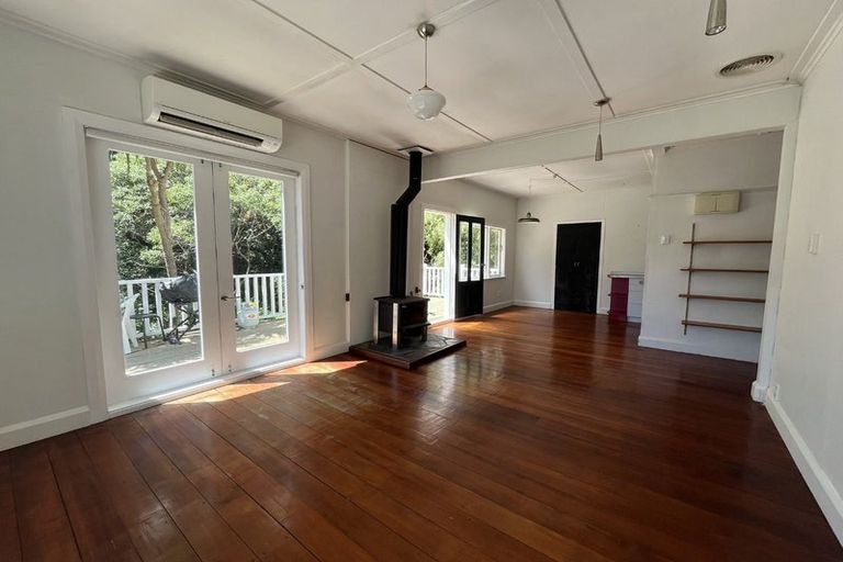 Photo of property in 10 Connaught Terrace, Brooklyn, Wellington, 6021