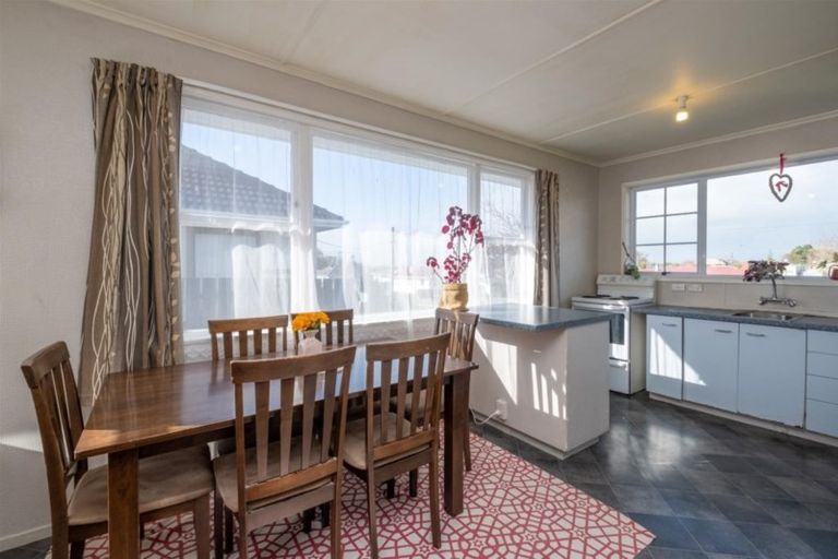 Photo of property in 100 Hathaway Street, Stratford, 4332