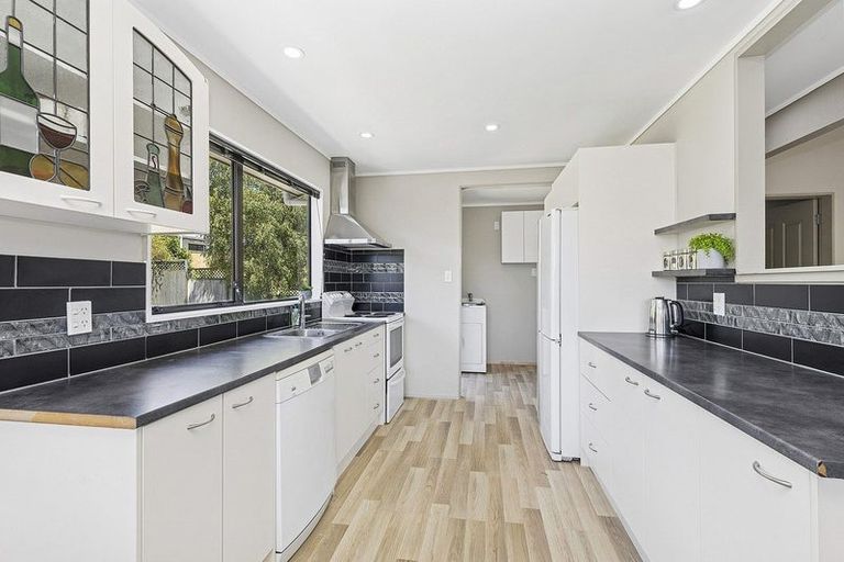 Photo of property in 45 Albatross Close, Whitby, Porirua, 5024