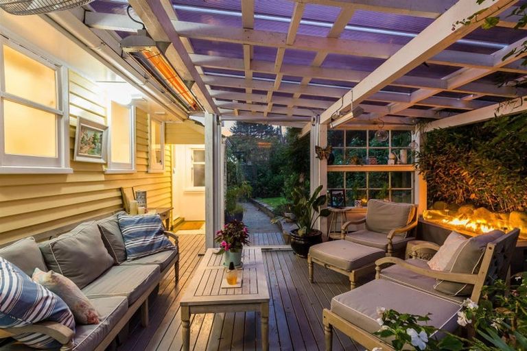 Photo of property in 2 Moult Street, Titahi Bay, Porirua, 5022