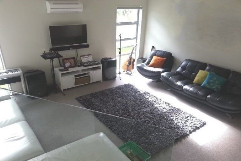 Photo of property in 28 Bur Oak Terrace, Schnapper Rock, Auckland, 0632