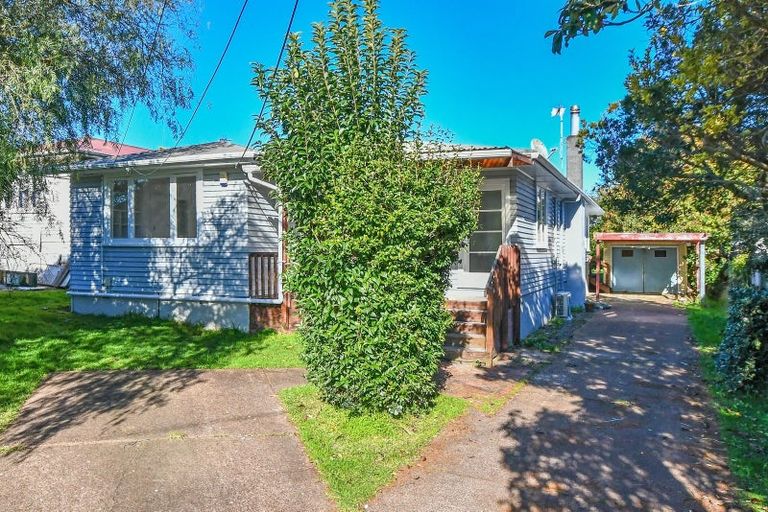 Photo of property in 20 Chilcott Road, Henderson, Auckland, 0612