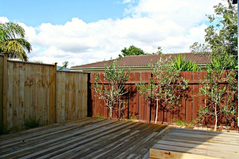 Photo of property in 1/8 Benchmark Drive, Massey, Auckland, 0614