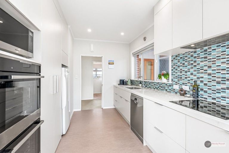 Photo of property in 18 Holyoake Crescent, Avalon, Lower Hutt, 5011