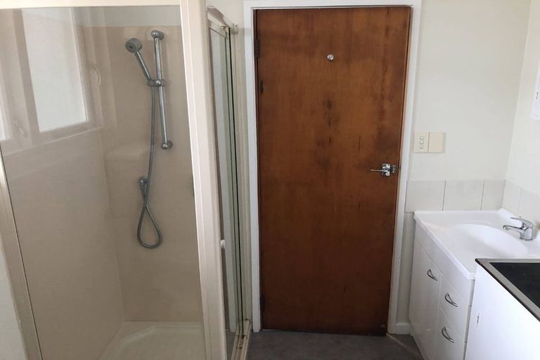 Photo of property in 2/18 Agra Crescent, Khandallah, Wellington, 6035