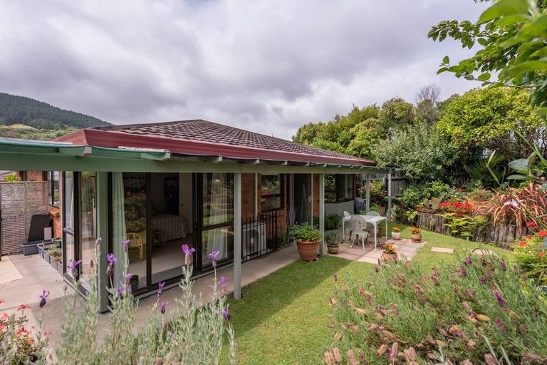 Photo of property in 17a Coates Street, Tawa, Wellington, 5028