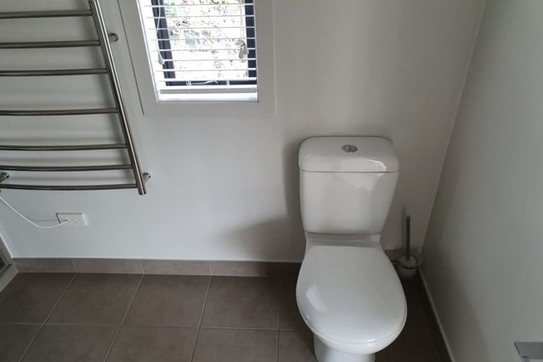 Photo of property in 27c Tamaki Bay Drive, Pakuranga, Auckland, 2010