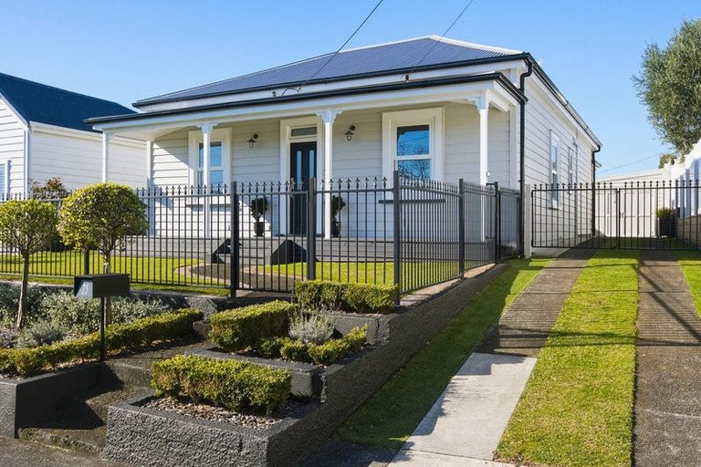 Photo of property in 25 Standish Street, Westown, New Plymouth, 4310