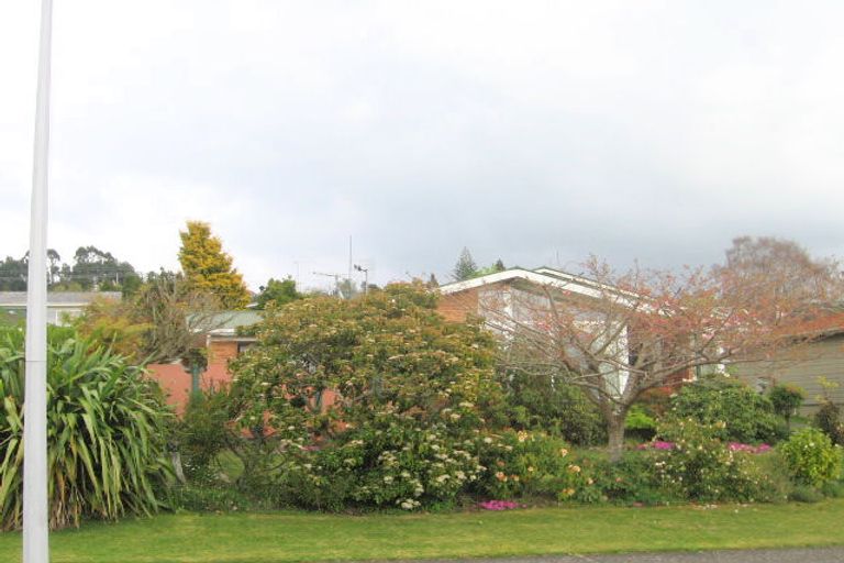 Photo of property in 9 Neri Crescent, Pomare, Rotorua, 3015