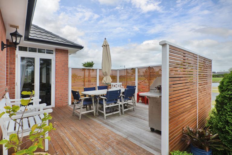 Photo of property in 2 O'farrell Drive, One Tree Point, 0118