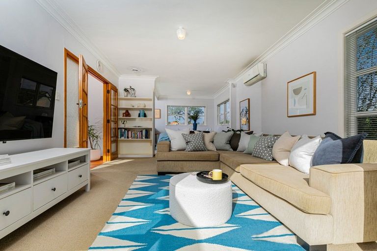 Photo of property in 25 Alamein Avenue, Belmont, Auckland, 0622