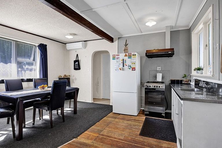 Photo of property in 60 Kapuni Street, Manaia, 4612