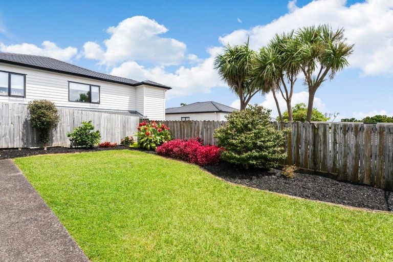Photo of property in 9a Bradbury Road, Botany Downs, Auckland, 2010