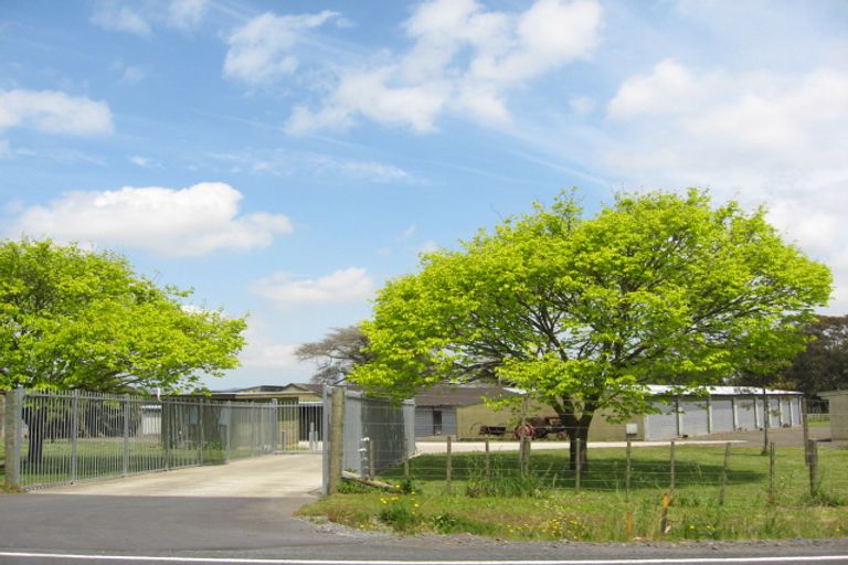 Photo of property in 183 Old Railway Road, Kumeu, 0892