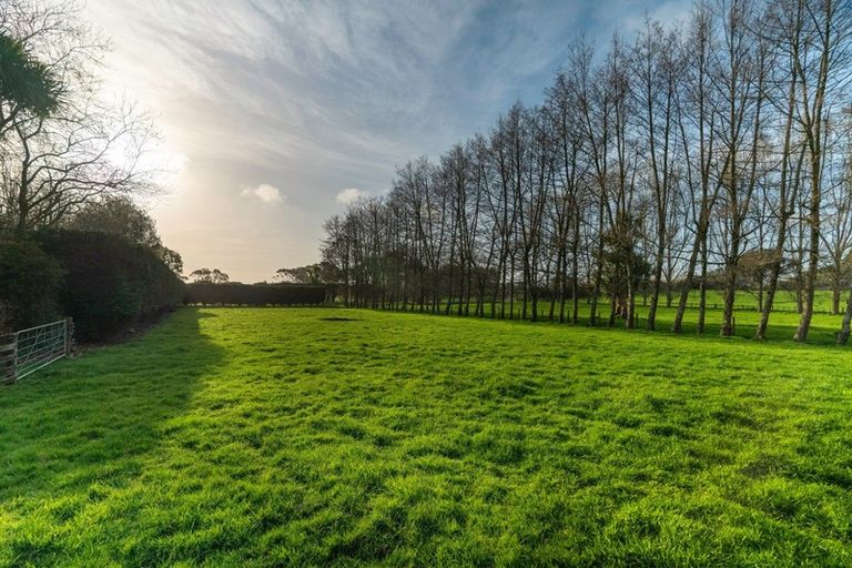 Photo of property in 45 Takapu Road, Manakau, Levin, 5573