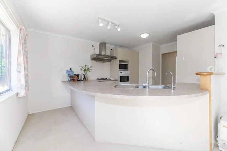 Photo of property in 1 Quartley Place, Huntington Park, Auckland, 2013