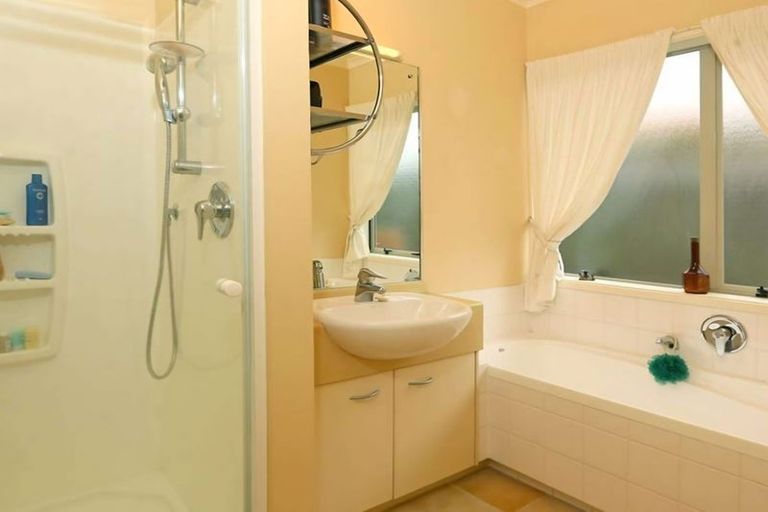 Photo of property in 1 Braestar Court, Henderson, Auckland, 0612