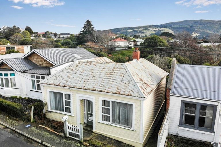 Photo of property in 33 Brownville Crescent, Maori Hill, Dunedin, 9010