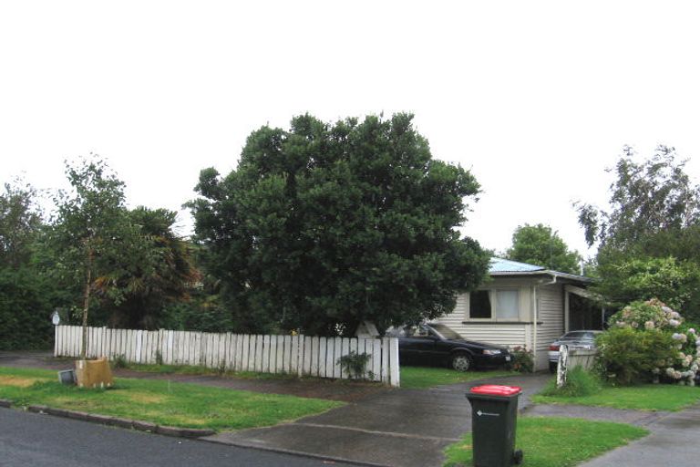 Photo of property in 16a Ropata Avenue, Point England, Auckland, 1072