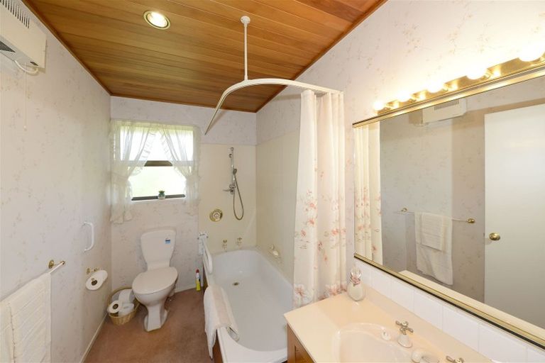 Photo of property in 1 Thorrington Road, Cashmere, Christchurch, 8022