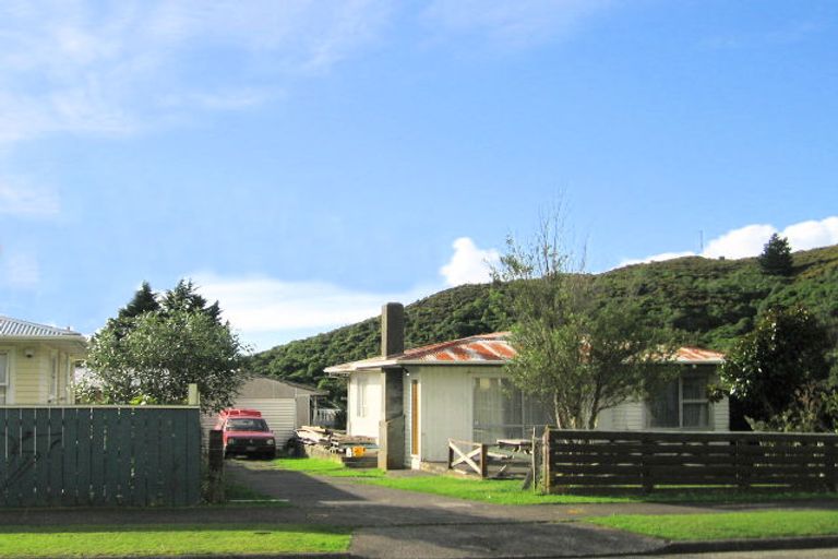 Photo of property in 21 Cardiff Crescent, Cannons Creek, Porirua, 5024