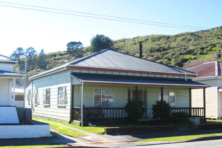 Photo of property in 33 Murray Street, Greymouth, 7805
