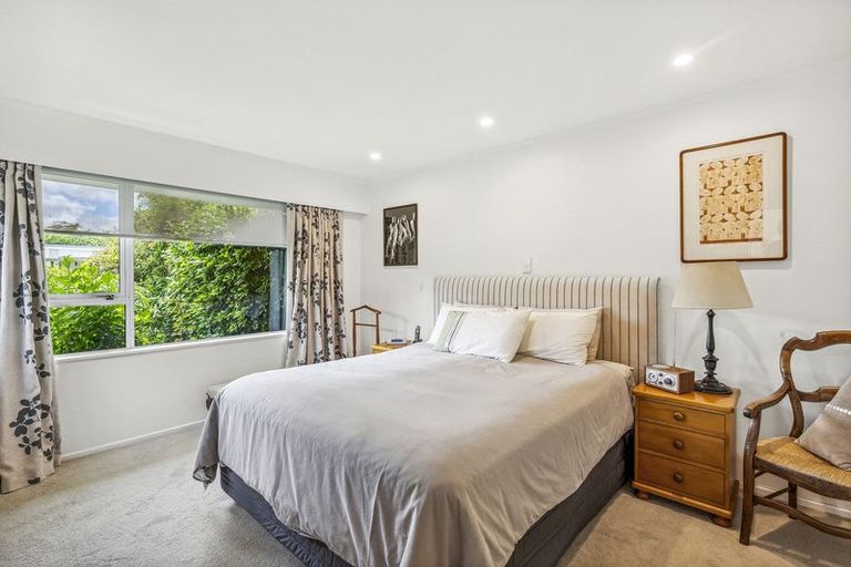 Photo of property in 2 Rewarewa Crescent, Waikanae, 5036