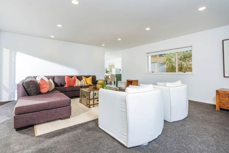 Photo of property in 1/25 Churchill Road, Murrays Bay, Auckland, 0630