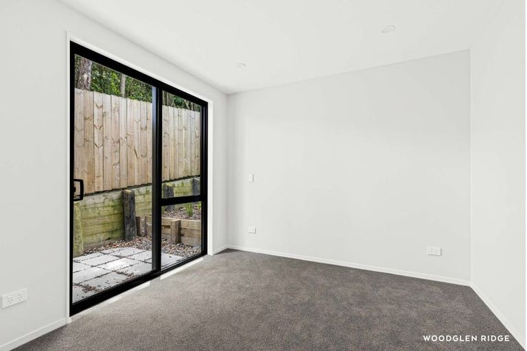Photo of property in 38 Tokai Place, Glen Eden, 0602
