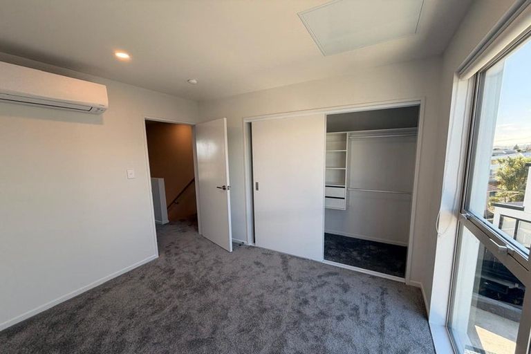 Photo of property in 9/9 Aeroview Drive, Beach Haven, Auckland, 0626