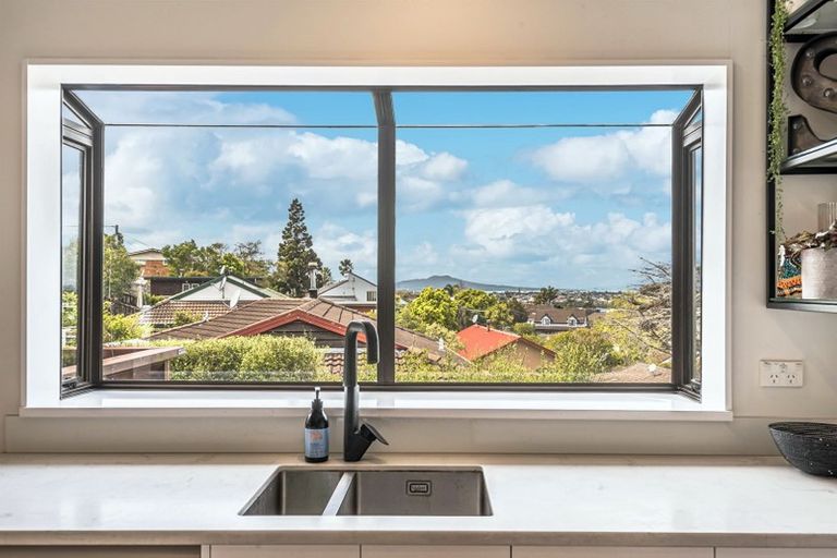 Photo of property in 1/41 Target Road, Totara Vale, Auckland, 0629