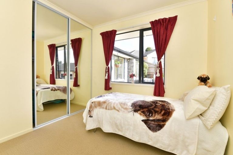 Photo of property in 11 Roberta Crescent, Orewa, 0931