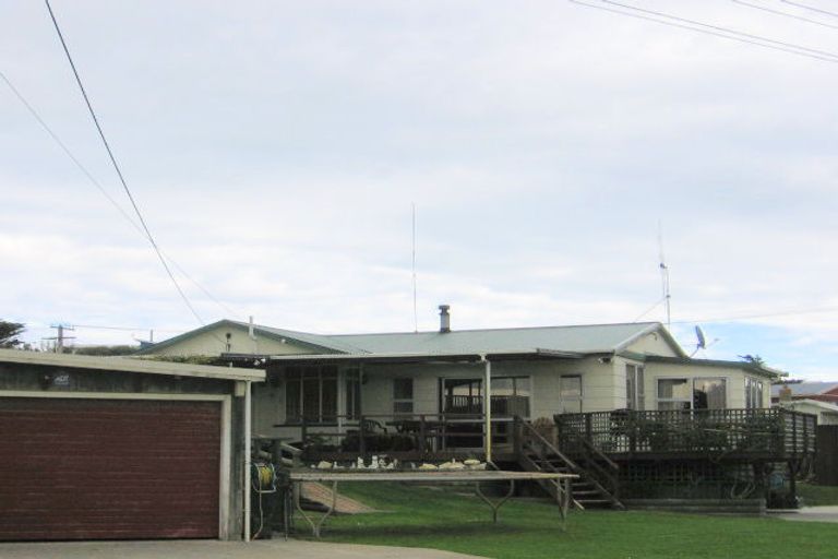 Photo of property in 30 Holben Parade, Foxton Beach, Foxton, 4815