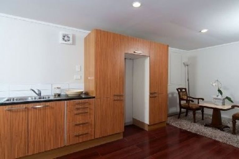 Photo of property in 27 Northumberland Avenue, Belmont, Auckland, 0622