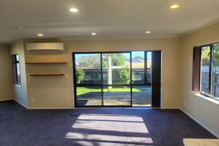 Photo of property in 15a Marchant Place, Westown, New Plymouth, 4310