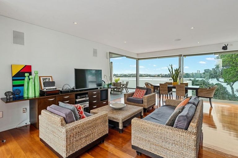 Photo of property in 25 Norwood Road, Bayswater, Auckland, 0622