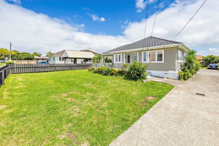 Photo of property in 30 Royton Avenue, Mangere East, Auckland, 2024