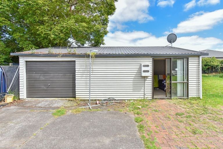 Photo of property in 16 Courtenay Crescent, Mangere East, Auckland, 2024