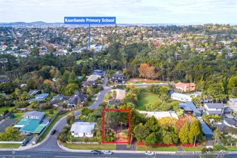 Photo of property in 72 Konini Road, Titirangi, Auckland, 0604