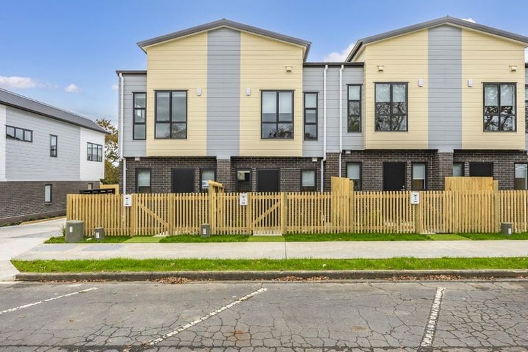 Photo of property in 7/35 Young Crescent, Drury, 2113