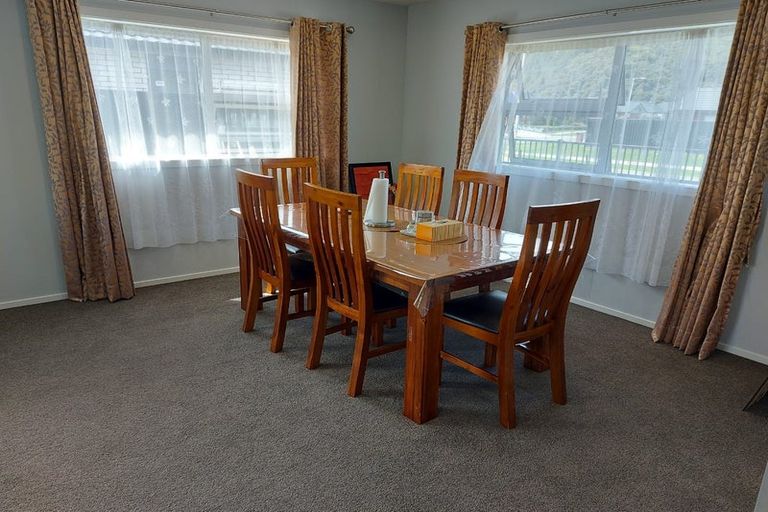 Photo of property in 32 Gilruth Road, Wallaceville, Upper Hutt, 5018