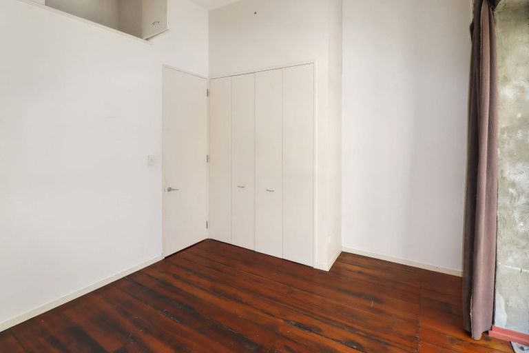 Photo of property in Hannahs Warehouse Apartments, 12/13 Leeds Street, Te Aro, Wellington, 6011