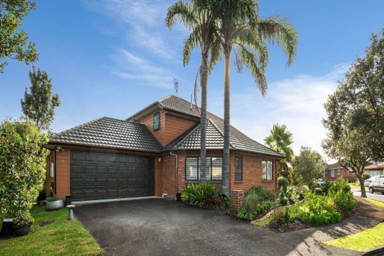 Photo of property in 17 Ryehill Close, New Lynn, Auckland, 0600