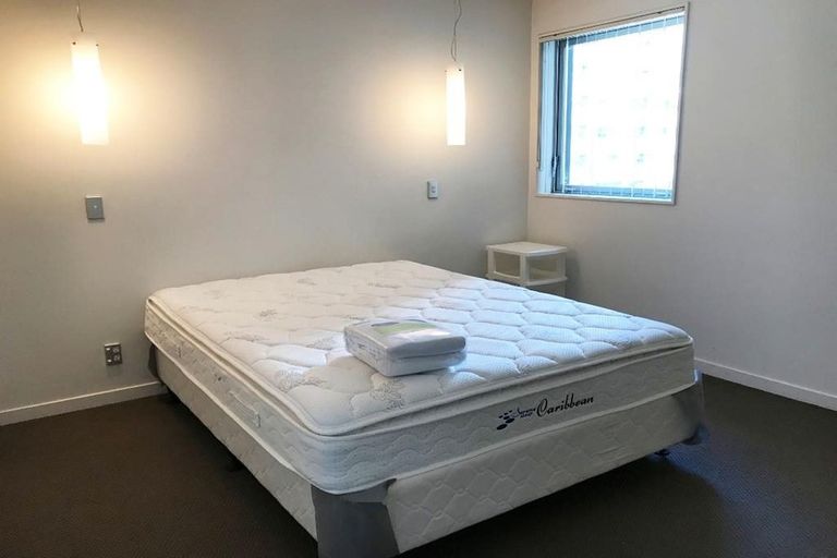 Photo of property in Montreaux Apartments, 2i/164 The Terrace, Wellington Central, Wellington, 6011