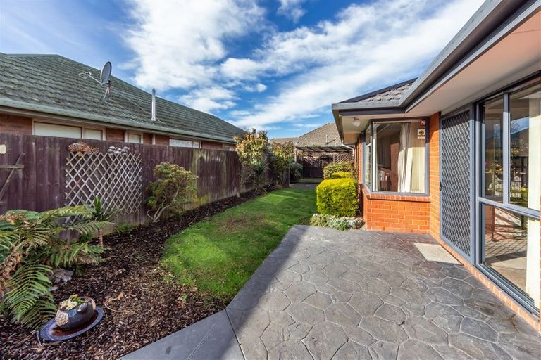Photo of property in 2/5 Murfitt Place, Sockburn, Christchurch, 8042