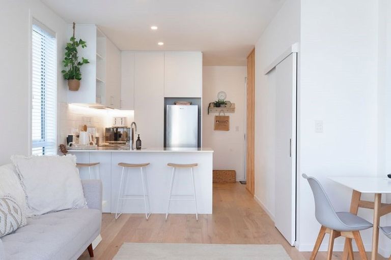 Photo of property in 4 Titoki Close, Matakana, 0985