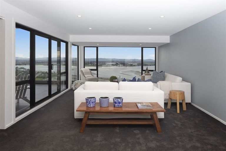 Photo of property in 11b Inverness Lane, Redcliffs, Christchurch, 8081